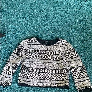 Black and white tribal pattern 3/4 sleeve crop top